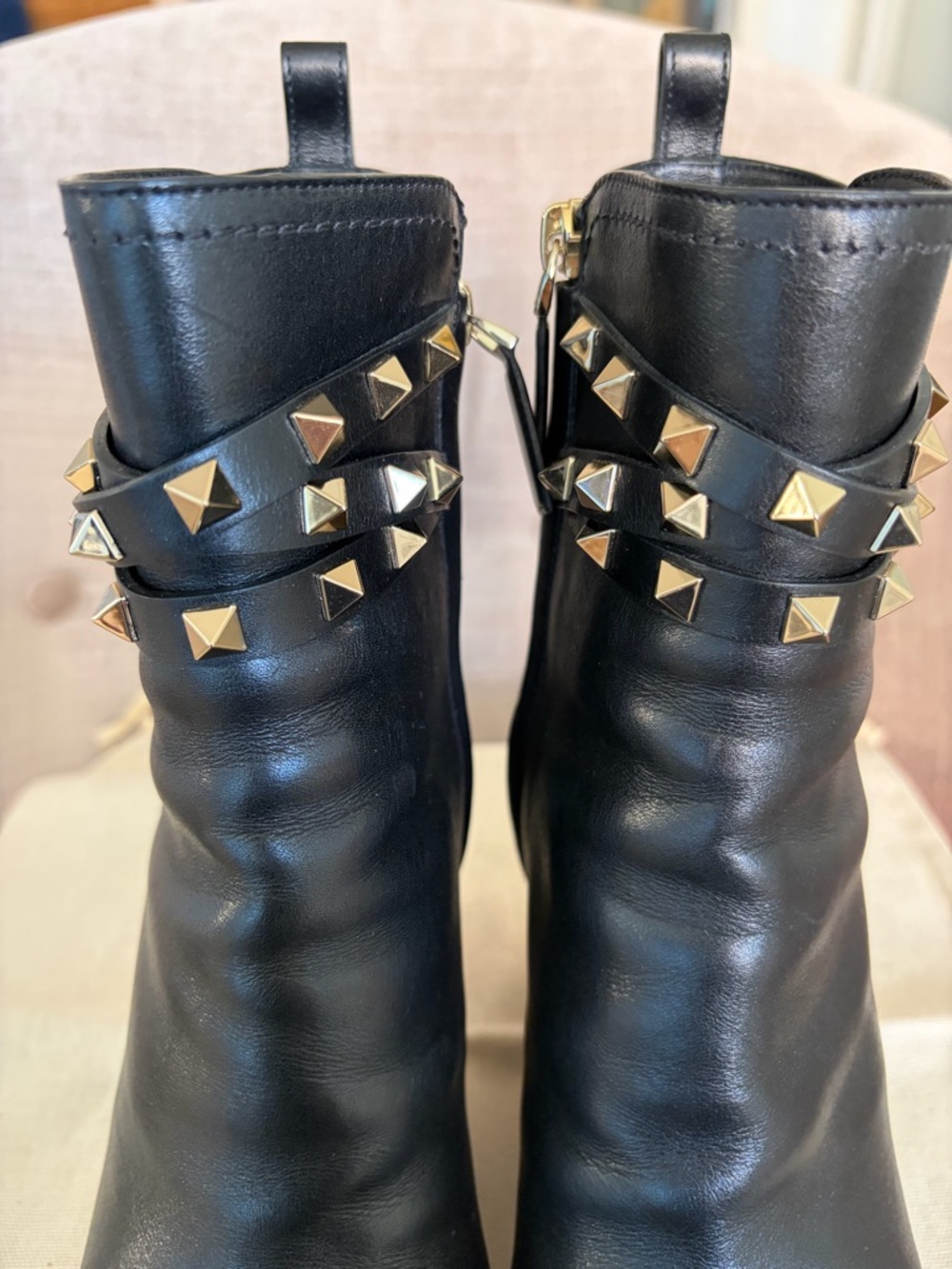 Valentino Garavani Black Leather Stud-Trim Ankle Boots - Size 38 - Picture 8 of 10